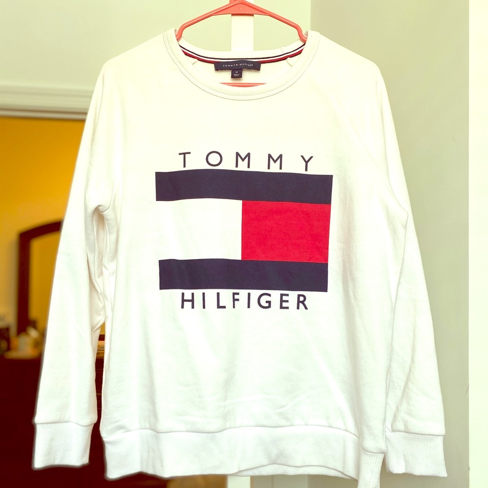 BRAND NEW! White Tommy Hilfiger sweatshirt
